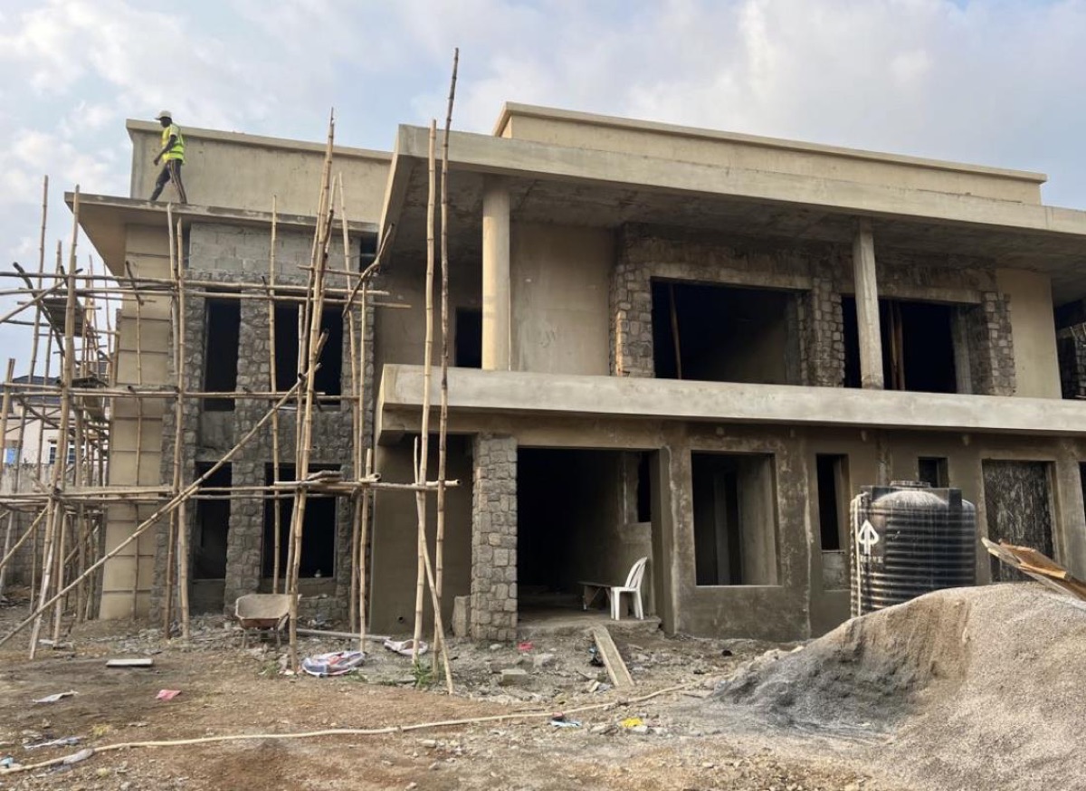 Meldex construction crew on a terraced housing block